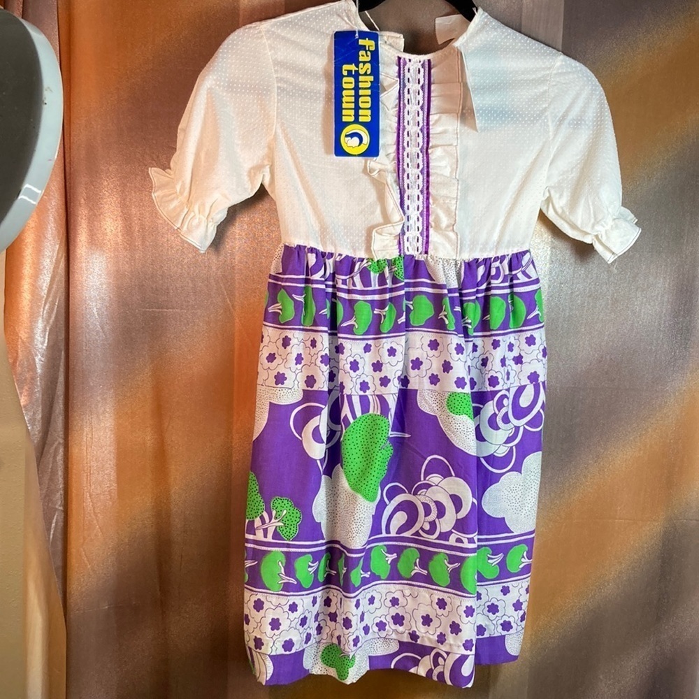 Vintage child size 10 NWT dress with 30” chest. “Arlene‎ Airess” 30” length. 120